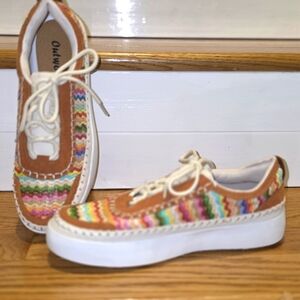 Outwoods Platform Shauna Sneakers With Suede Trim Size‎ 9 Yarn Material